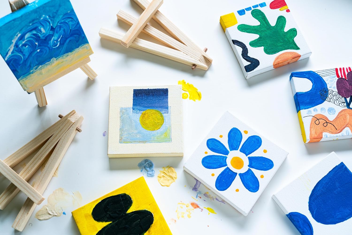 Hello Artist Party Pack Mini Canvases with Easel 20 Pieces
